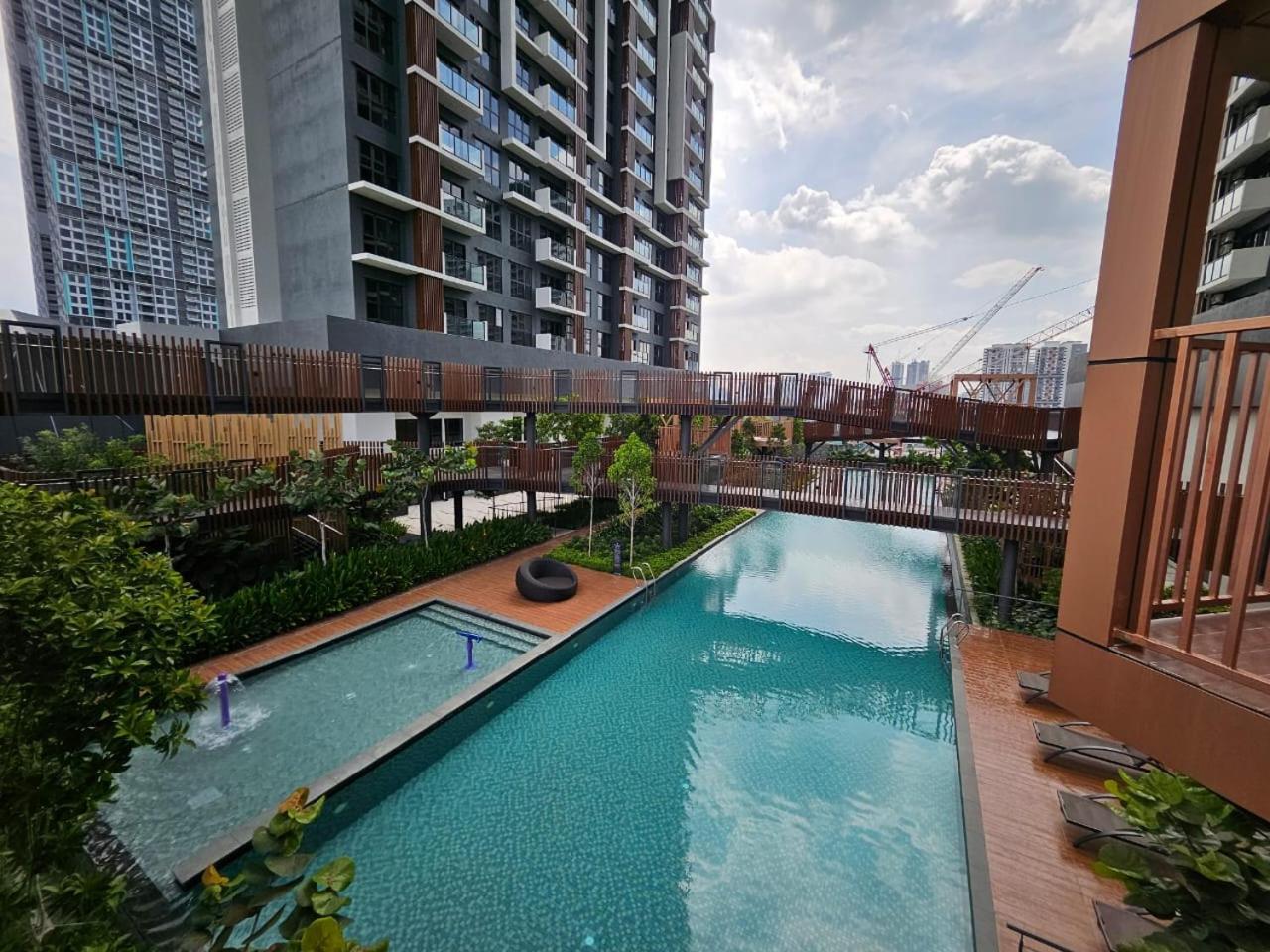 Apartment 2r2b Chan Sow Lin Trion 2 - 6 Pax Kuala Lumpur