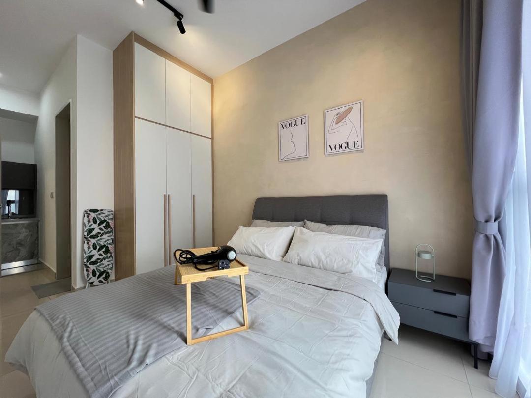 2r2b Chan Sow Lin Trion 2 - 6 Pax Apartment