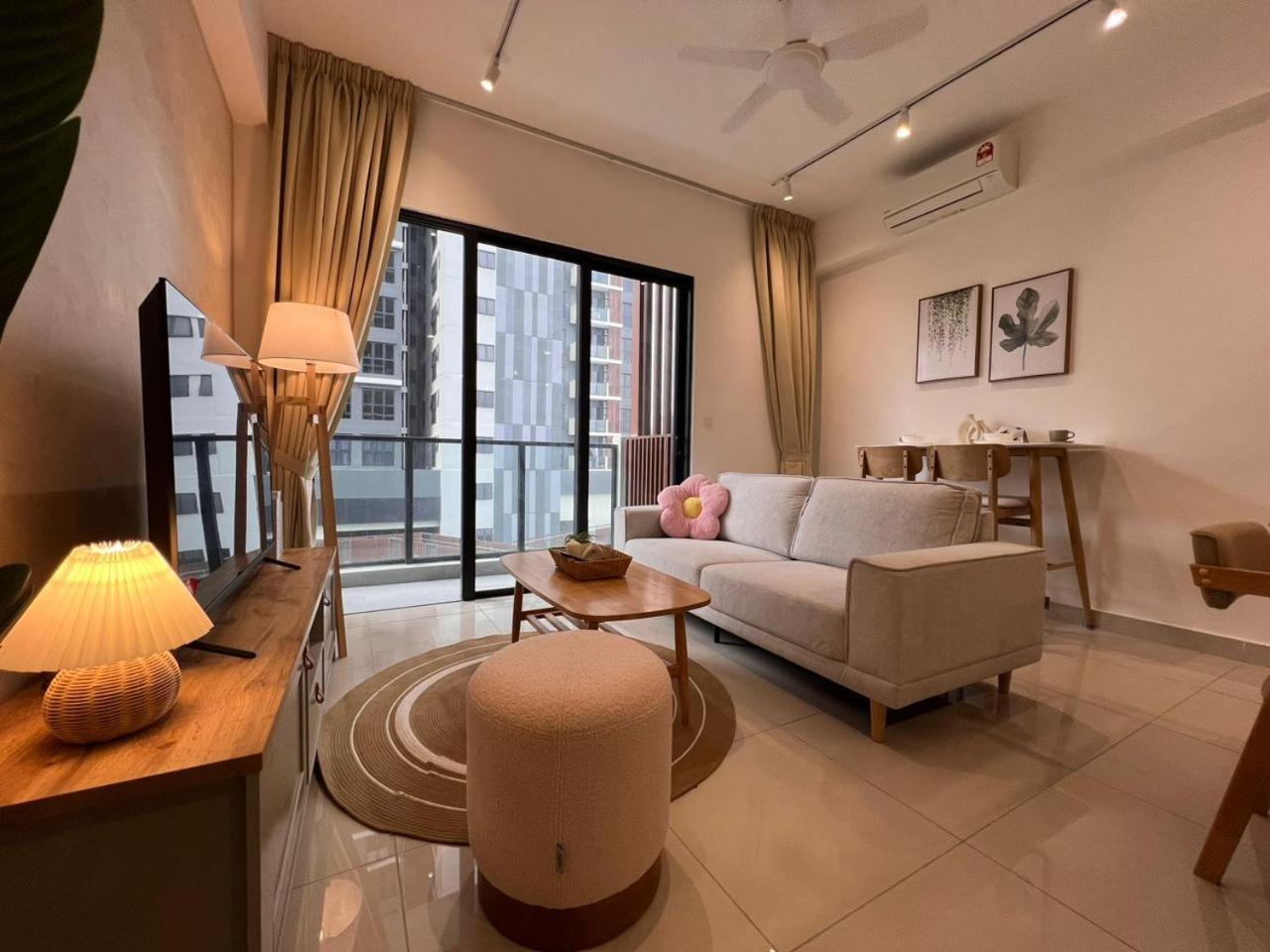 2r2b Chan Sow Lin Trion 2 - 6 Pax Apartment Kuala Lumpur