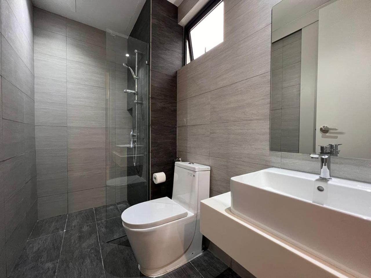 Apartment 2r2b Chan Sow Lin Trion 2 - 6 Pax
