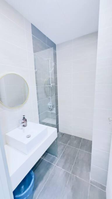 Luxury 2br 2br Klcc View Service Trion Kl Apartment