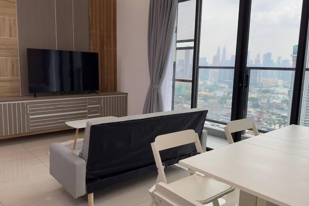 Luxury 2br 2br Klcc View Service Trion Kl Apartment Kuala Lumpur
