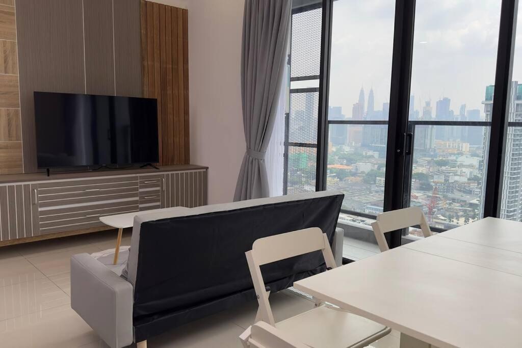 Luxury 2br 2br Klcc View Service Trion Kl Kuala Lumpur