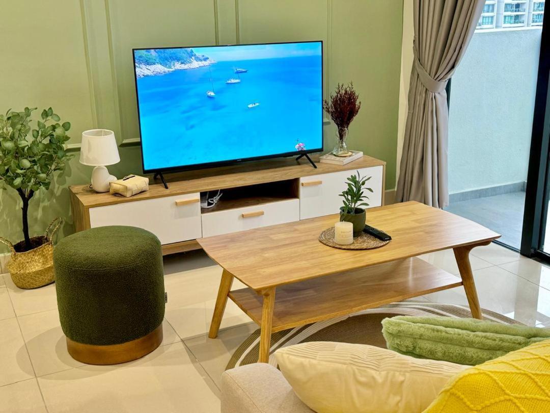 2r2b Chan Sow Lin Trion 2 - 6 Pax Apartment *