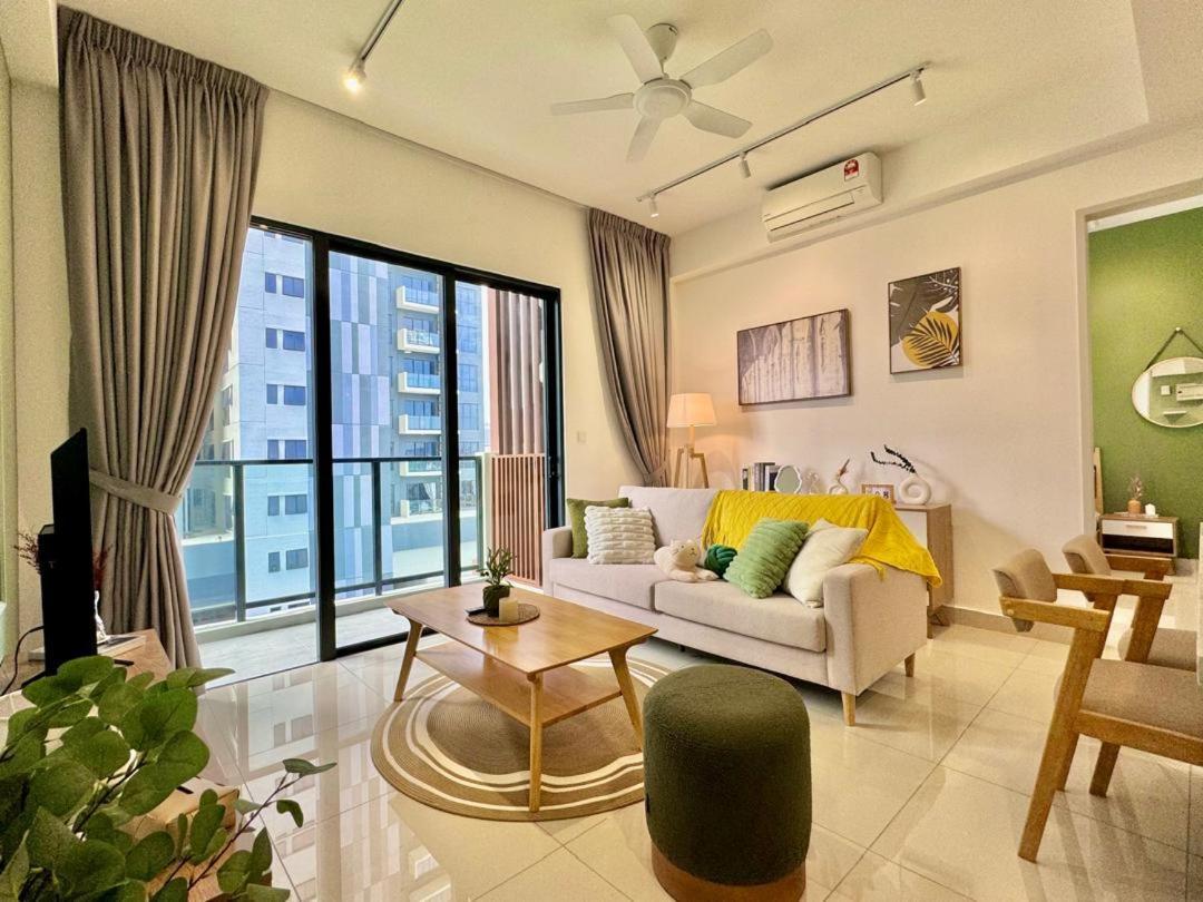 2r2b Chan Sow Lin Trion 2 - 6 Pax Apartment Kuala Lumpur