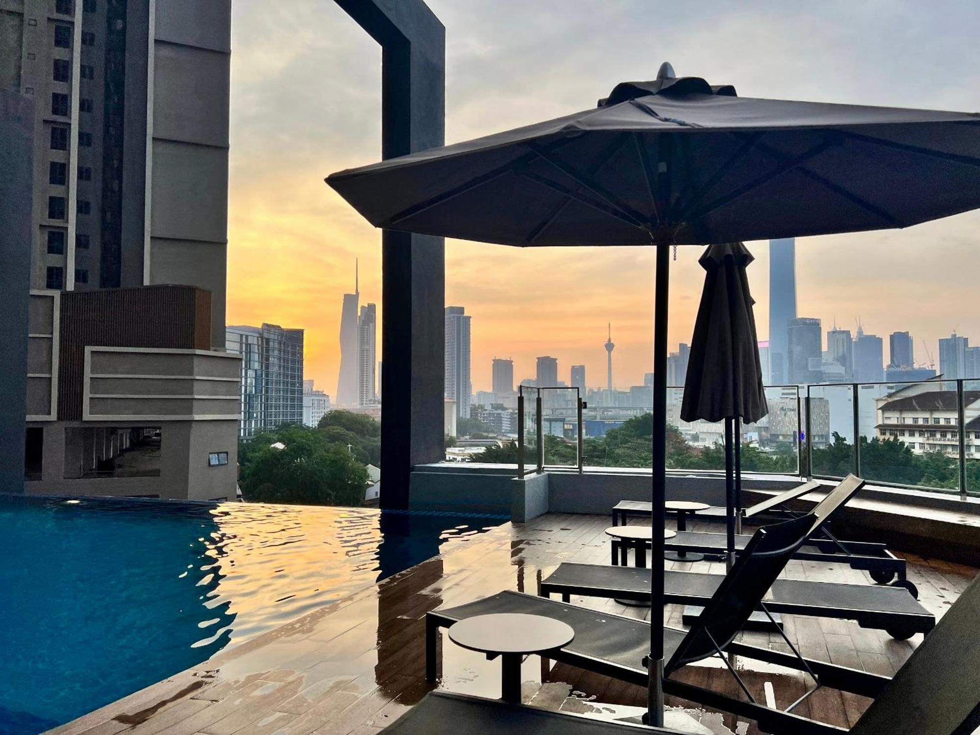 Apartment Sunway Velocity 2 -- Dual Key X Child Friendly With Comfy By Cowidea *