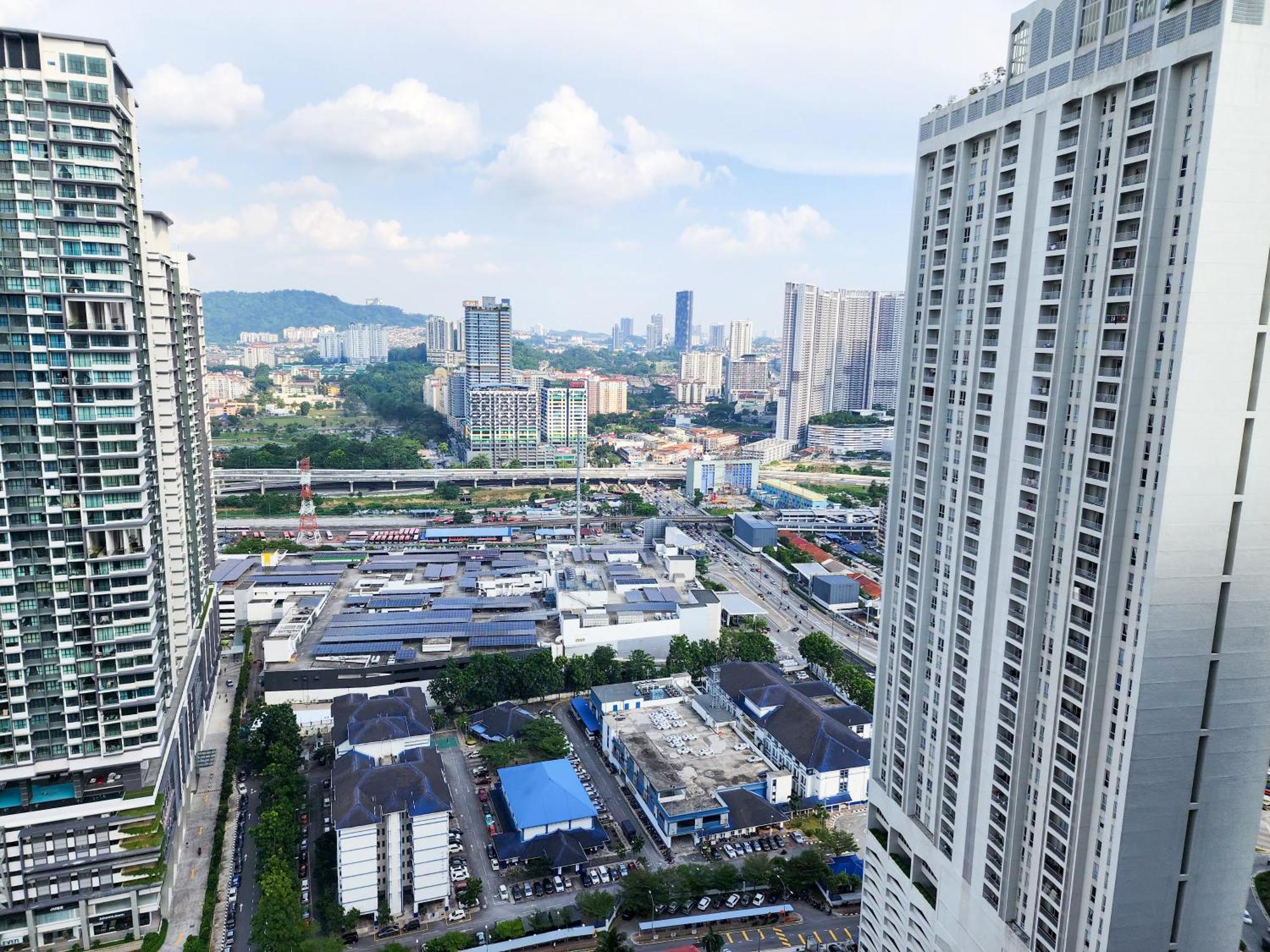 Apartment Sunway Velocity 2 -- Dual Key X Child Friendly With Comfy By Cowidea *