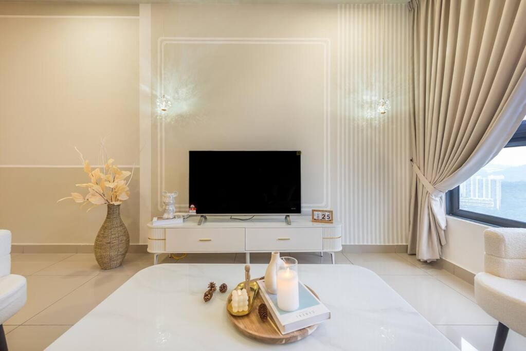Apartment Pure White 8pax M Vertica Mrt Infinity Pool Kuala Lumpur