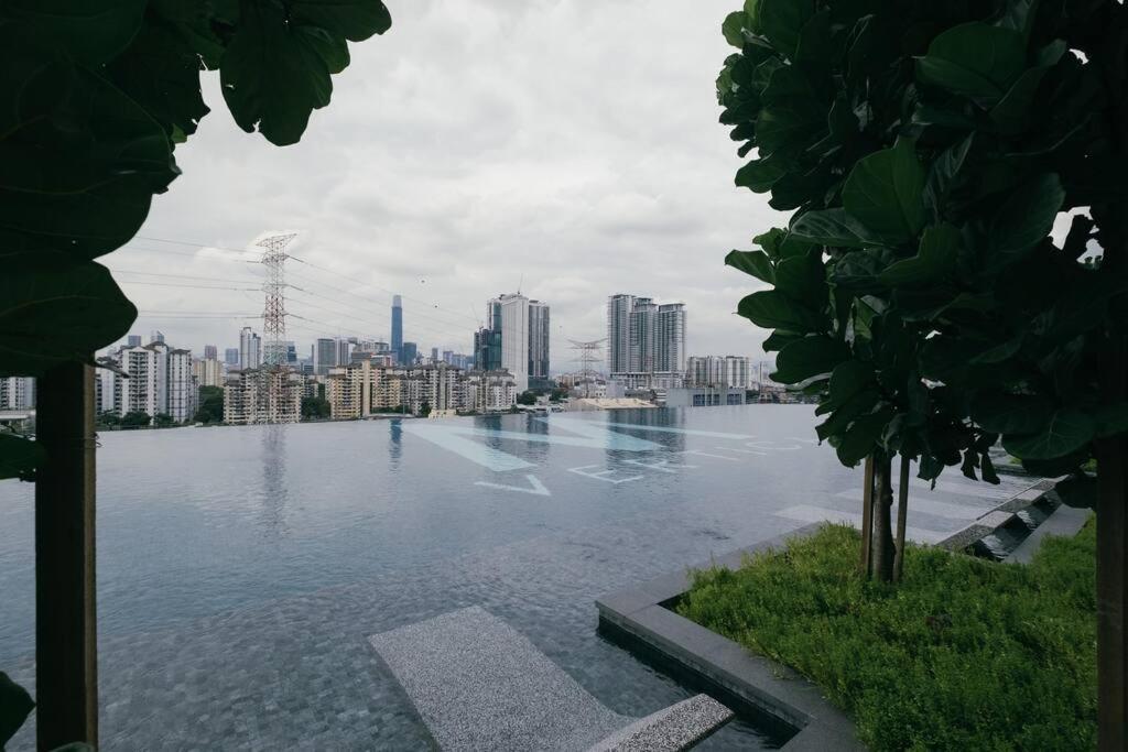 Pure White 8pax M Vertica Mrt Infinity Pool Kuala Lumpur