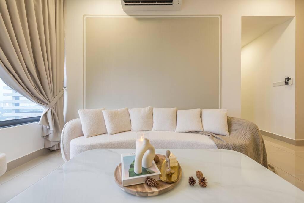 Pure White 8pax M Vertica Mrt Infinity Pool *