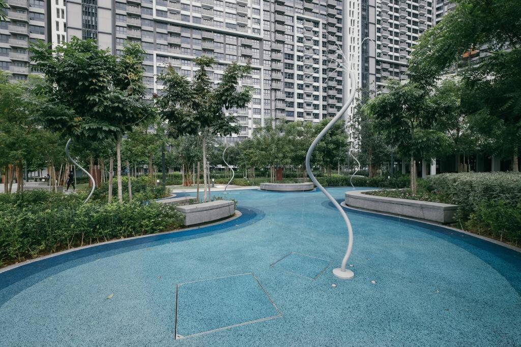Pure White 8pax M Vertica Mrt Infinity Pool Kuala Lumpur
