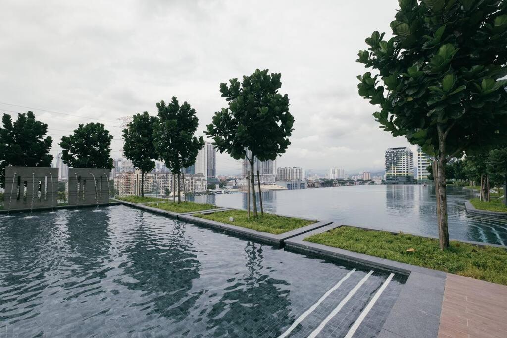 Apartment Pure White 8pax M Vertica Mrt Infinity Pool *