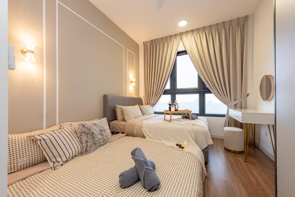 Pure White 8pax M Vertica Mrt Infinity Pool Apartment Kuala Lumpur