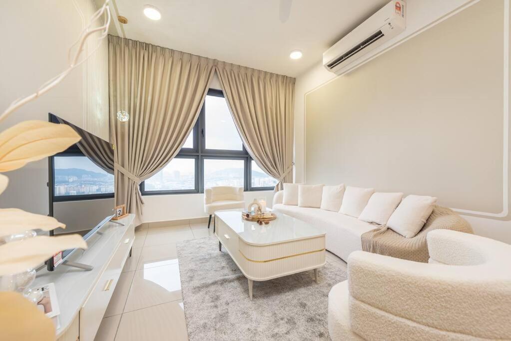 Pure White 8pax M Vertica Mrt Infinity Pool Apartment