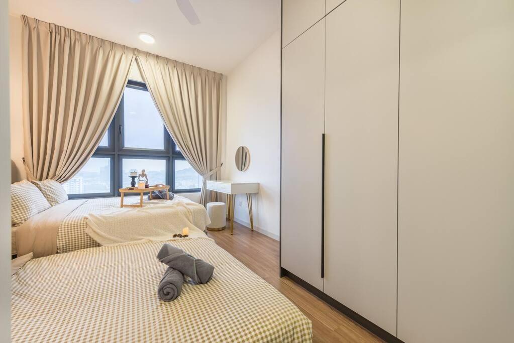 Apartment Pure White 8pax M Vertica Mrt Infinity Pool *