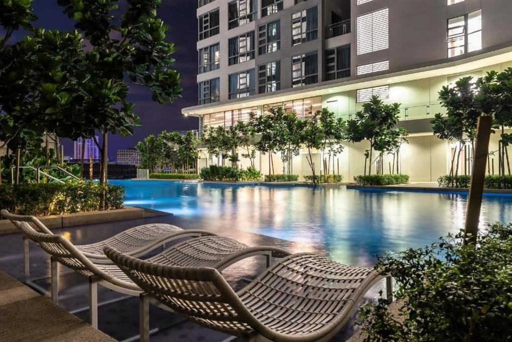 Pool World At Robertson Apartment *
