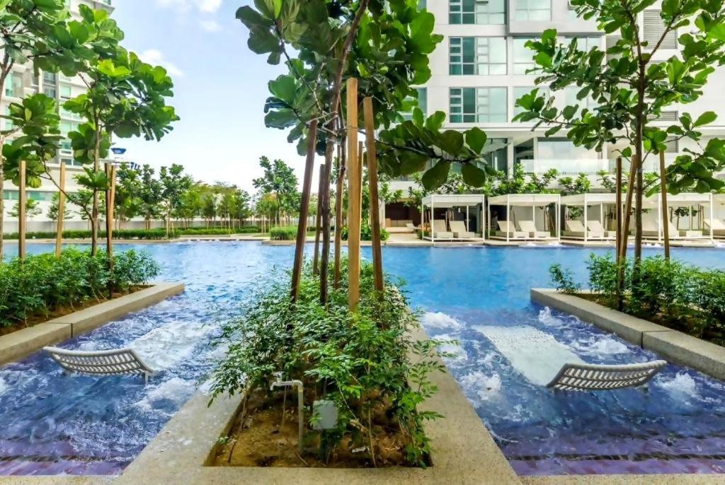 Apartment Pool World At Robertson