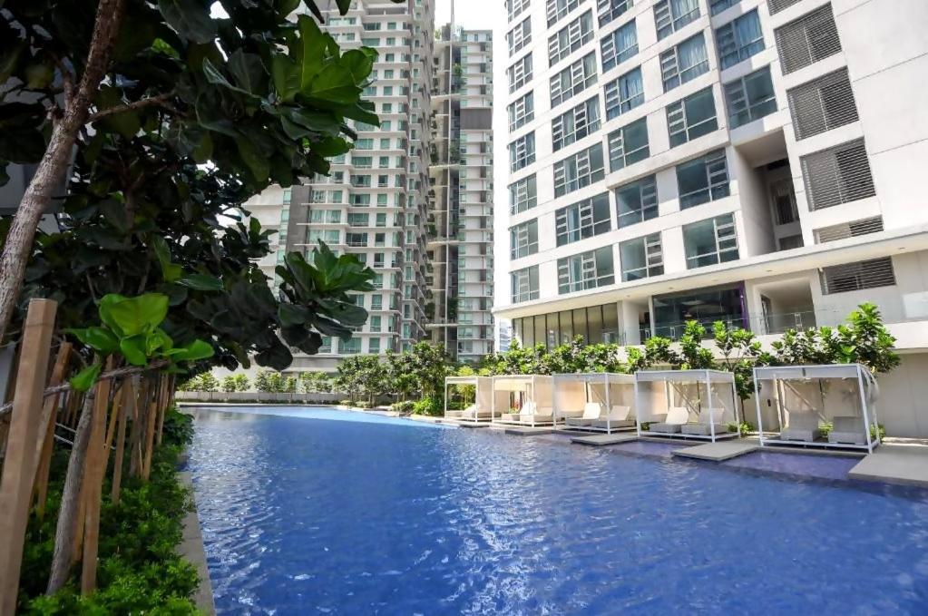 Apartment Pool World At Robertson *