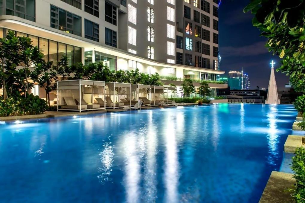 Pool World At Robertson Apartment