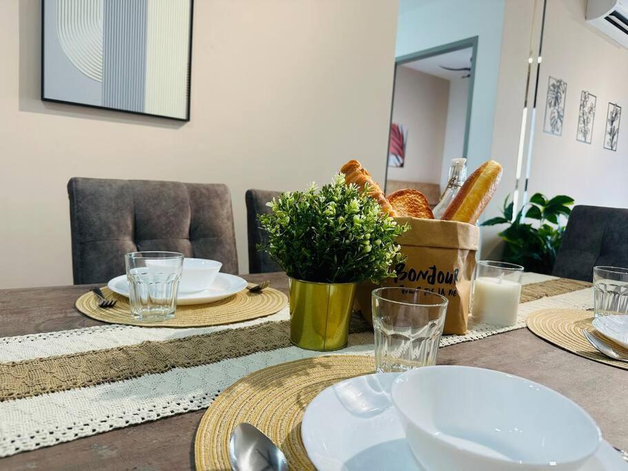 Apartment Mvd41#family 8pax 3 M Vertica Velocity Mall Cheras Ikea Mytown Short Walk To Mrt & Lrt Maluri Kuala Lumpur
