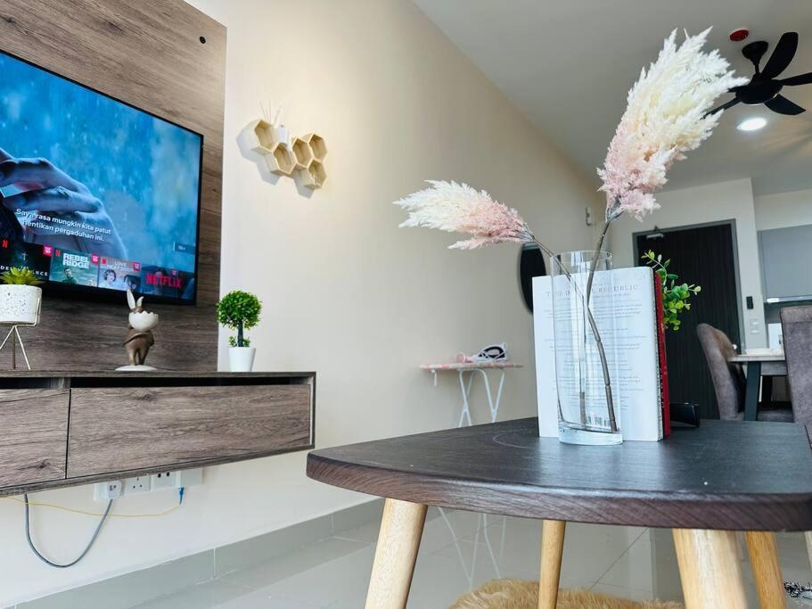 Apartment Mvd41#family 8pax 3 M Vertica Velocity Mall Cheras Ikea Mytown Short Walk To Mrt & Lrt Maluri Kuala Lumpur