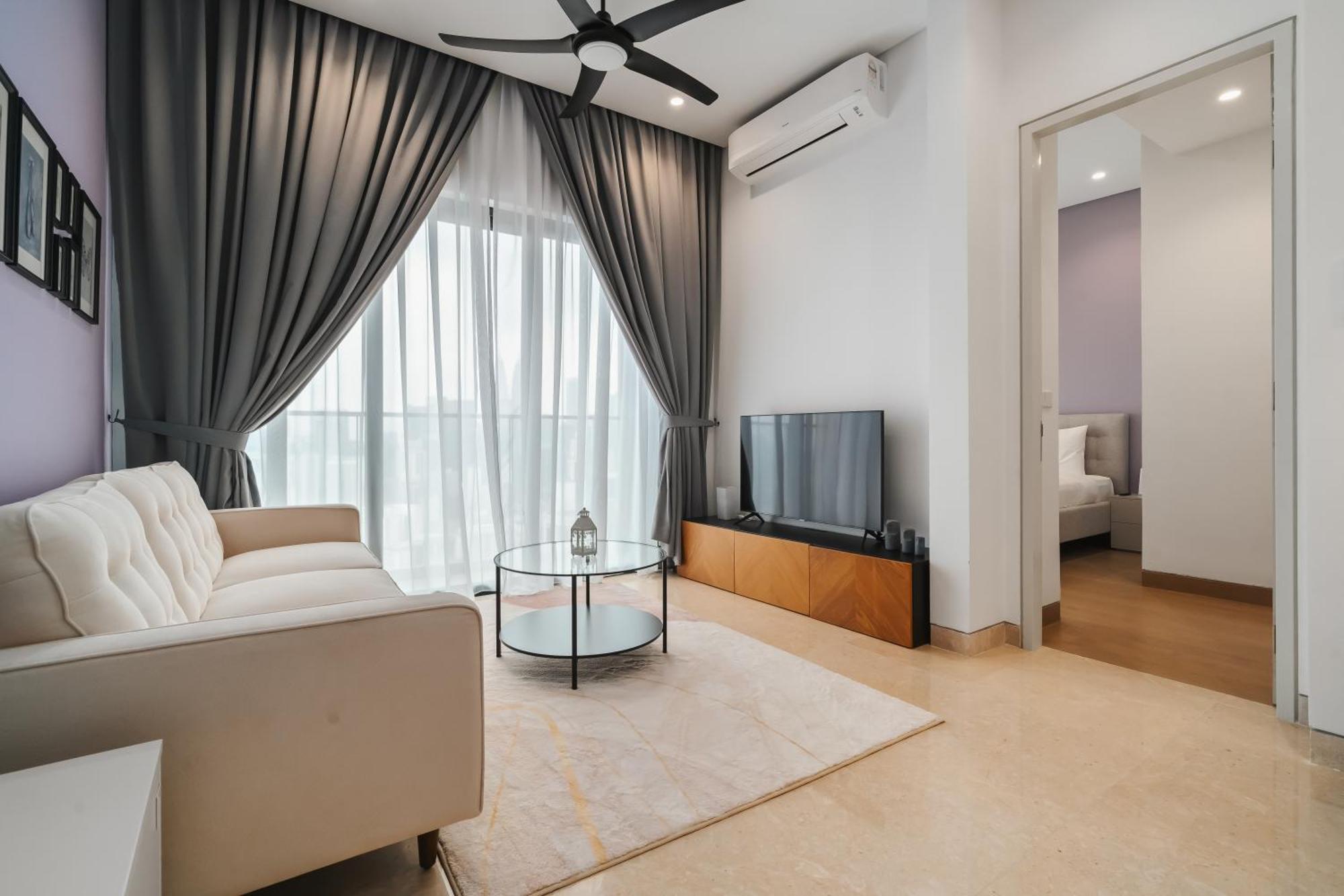 Apartment Twin Tower View 2br With Balcony Next To Lalaport Bbcc Shopping Mall 3-mins To Lrt Station Kuala Lumpur