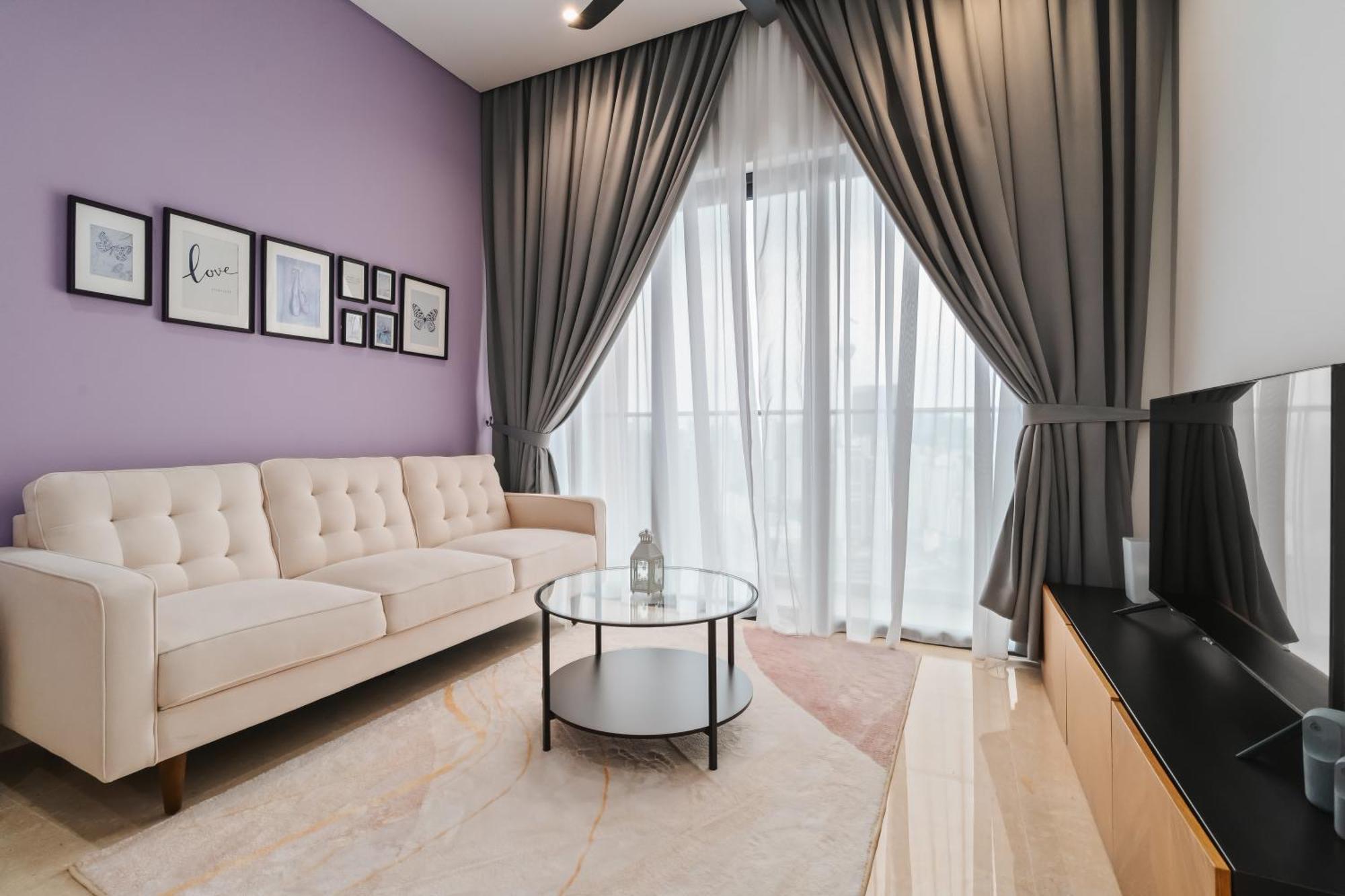 Twin Tower View 2br With Balcony Next To Lalaport Bbcc Shopping Mall 3-mins To Lrt Station * Kuala Lumpur