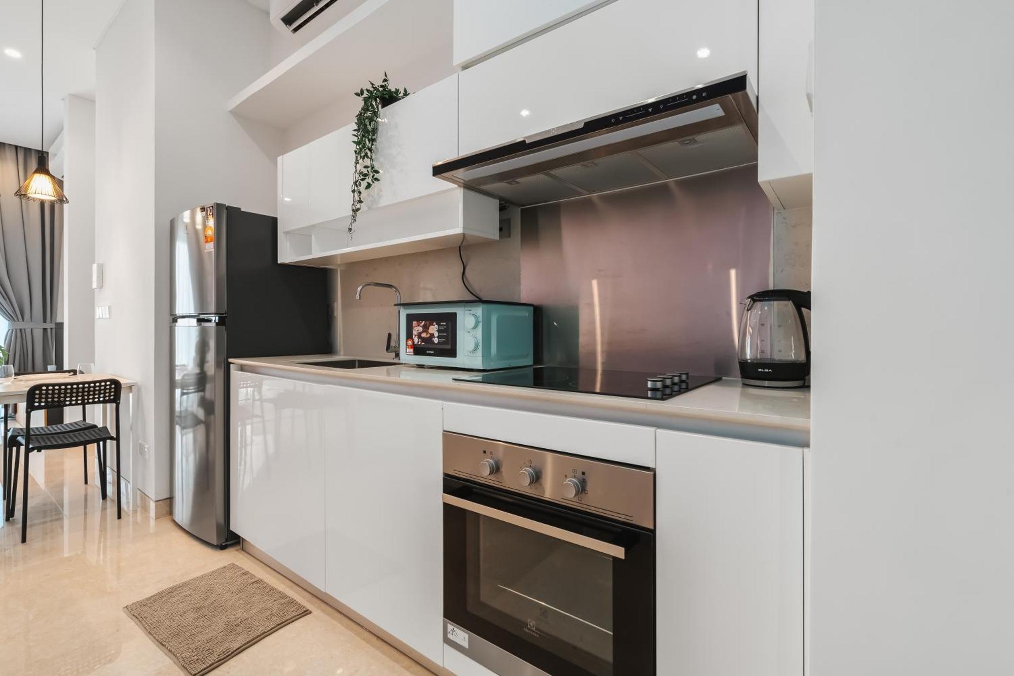 Apartment Twin Tower View 2br With Balcony Next To Lalaport Bbcc Shopping Mall 3-mins To Lrt Station