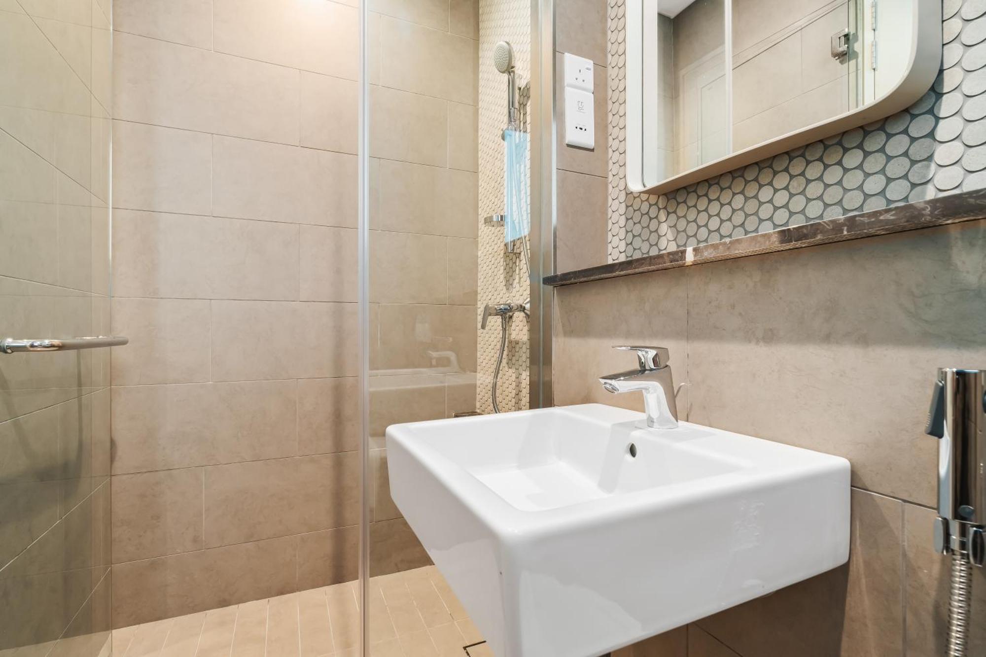 Twin Tower View 2br With Balcony Next To Lalaport Bbcc Shopping Mall 3-mins To Lrt Station Kuala Lumpur