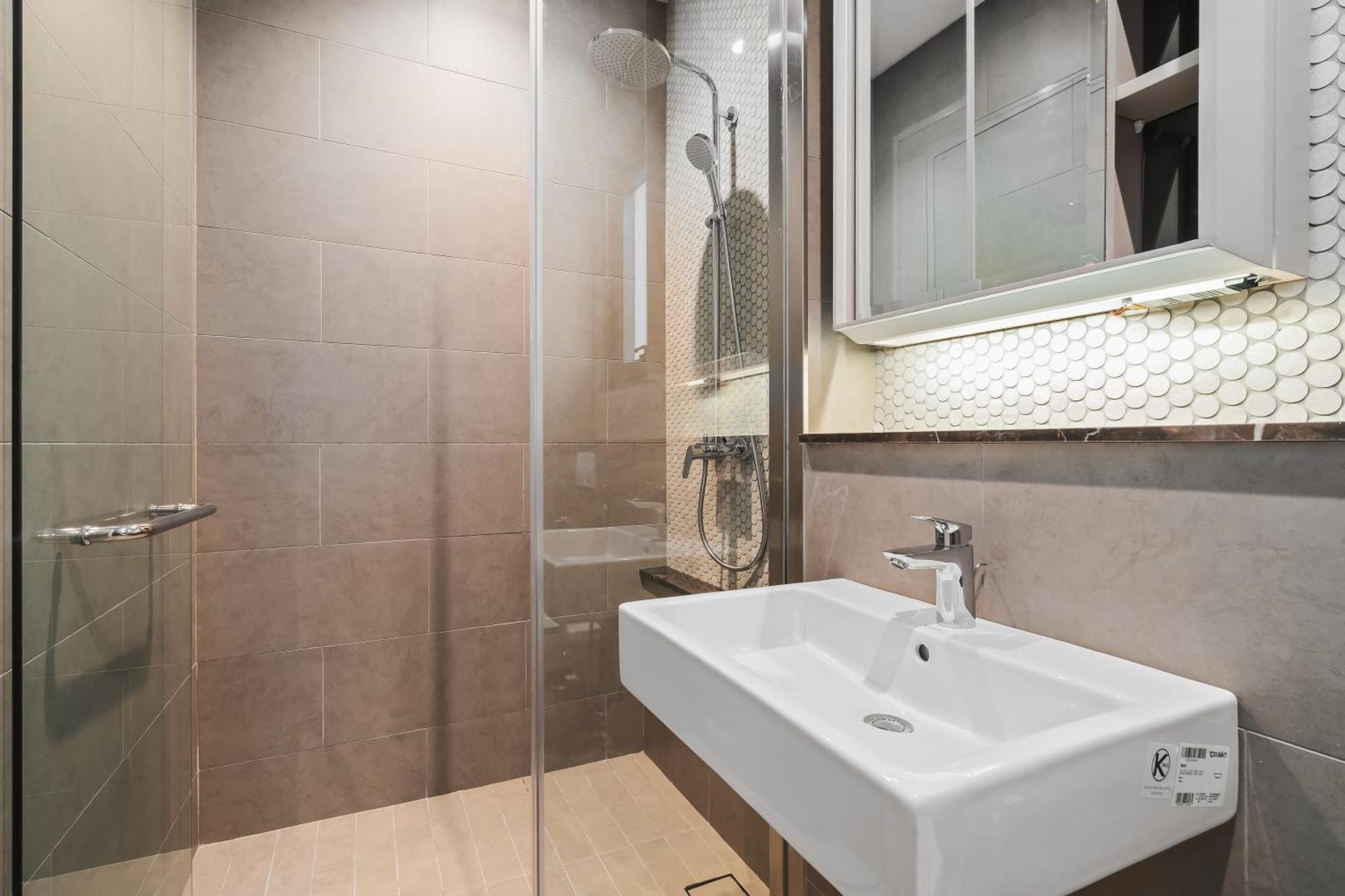 Apartment Twin Tower View 2br With Balcony Next To Lalaport Bbcc Shopping Mall 3-mins To Lrt Station *