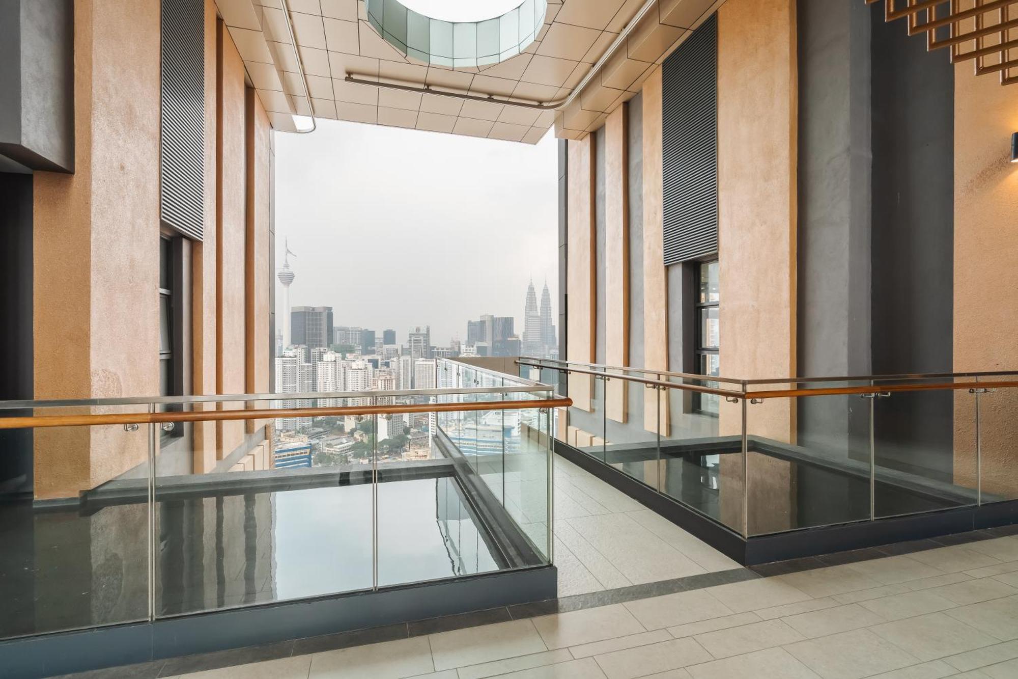 Twin Tower View 2br With Balcony Next To Lalaport Bbcc Shopping Mall 3-mins To Lrt Station Apartment Kuala Lumpur