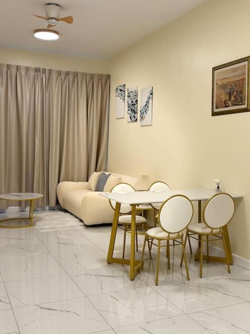 Sweet Apartment *
