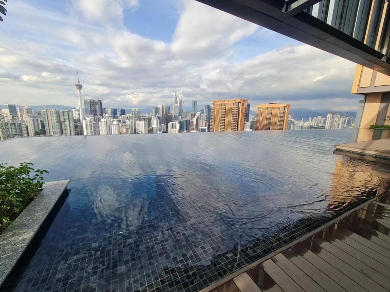 Apartment Twin Tower View 2br With Balcony Next To Lalaport Bbcc Shopping Mall 3-mins To Lrt Station *