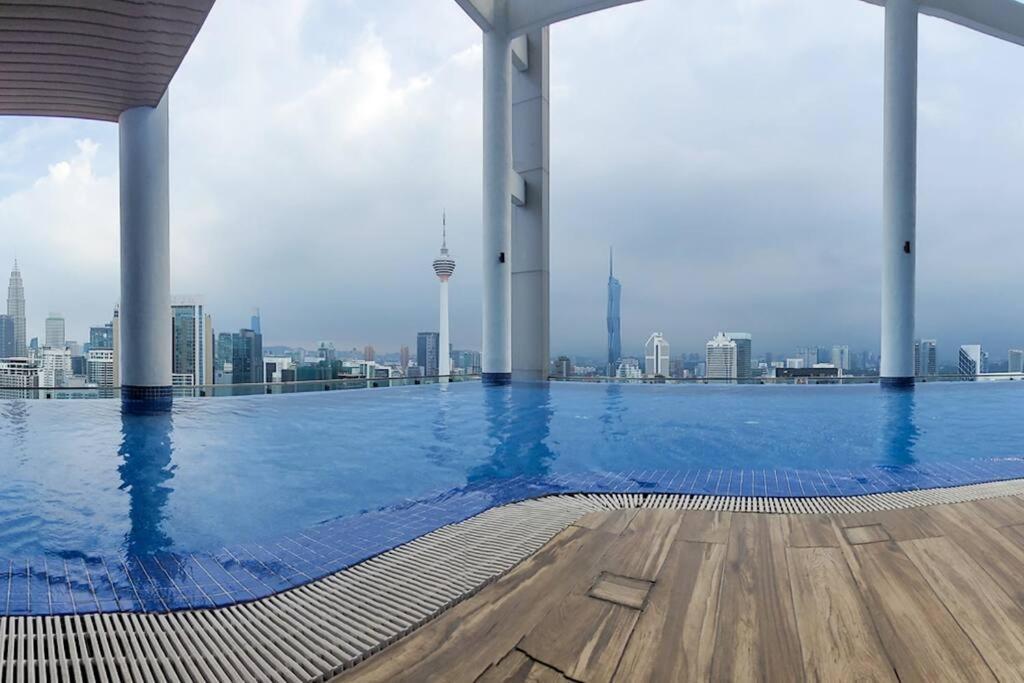Col 93b Balcony Klcc View & Infinity Pool Apartment *