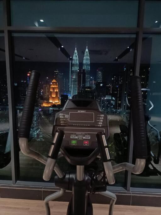 Col 93b Balcony Klcc View & Infinity Pool Apartment