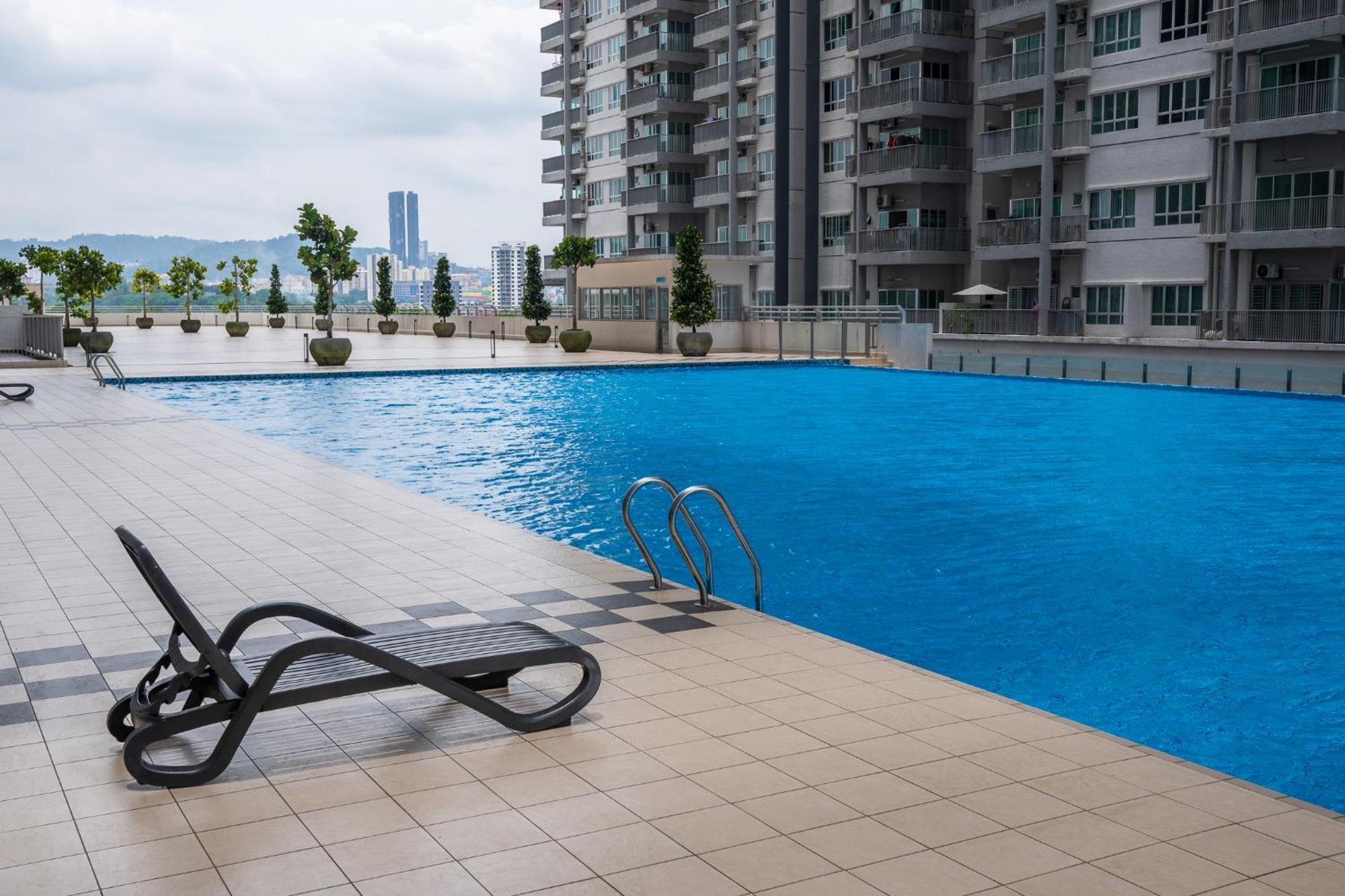 Razak Residences By The Conts Apartment
