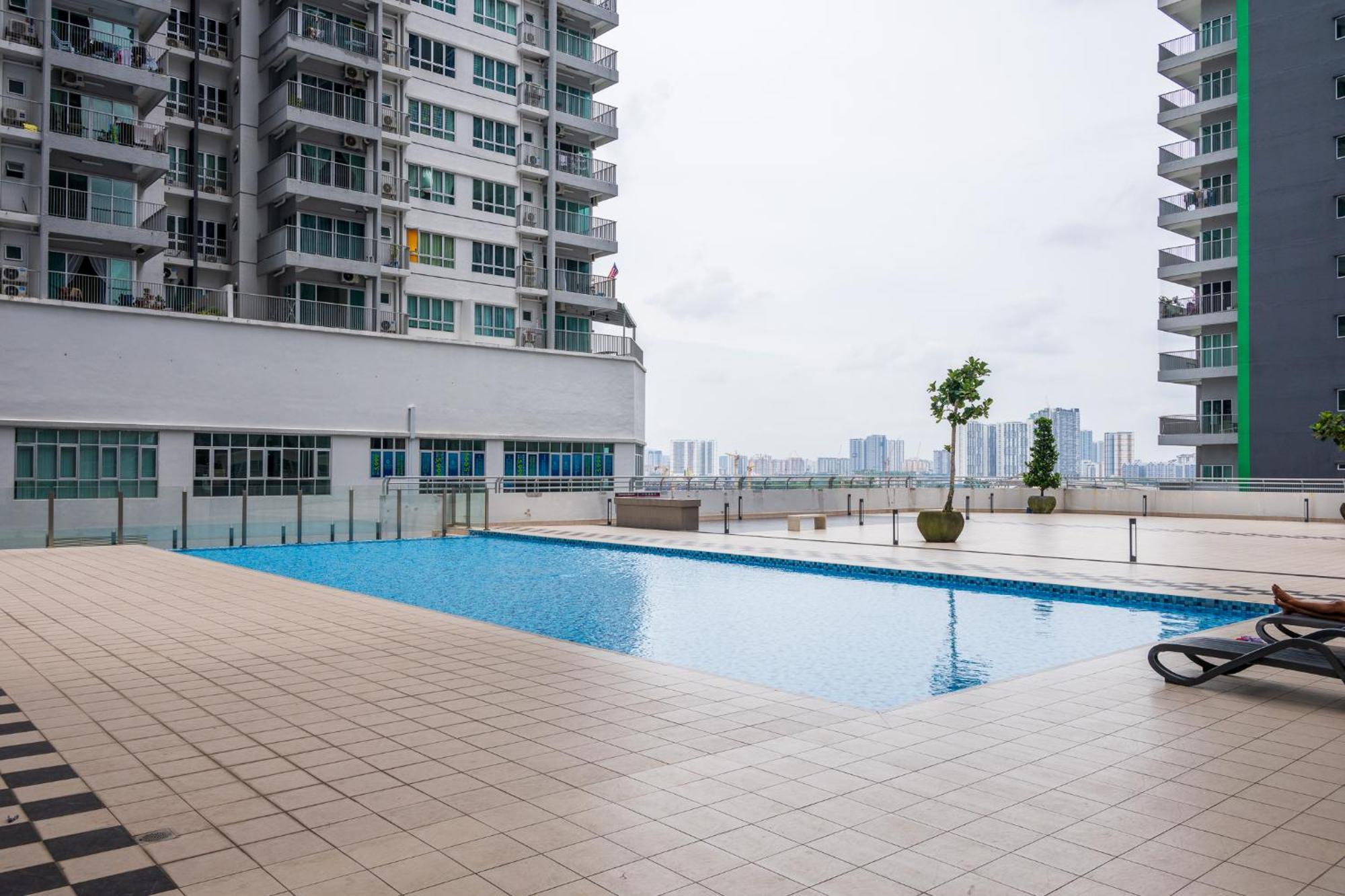 Apartment Razak Residences By The Conts *