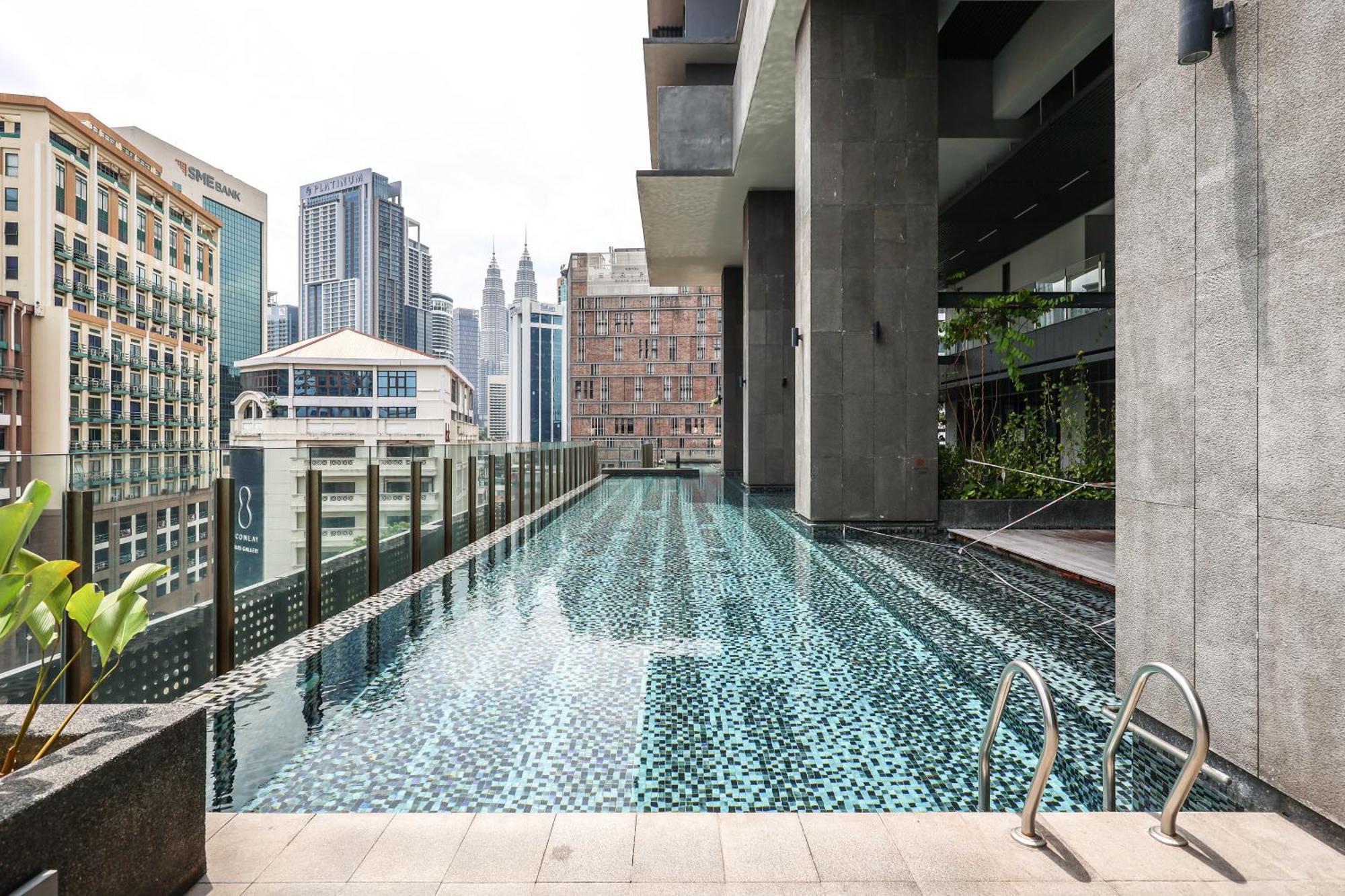 Khách sạn hẻo lánh Anggun Residences Serviced By Gb