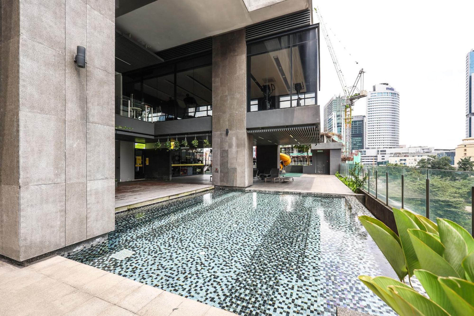 Khách sạn hẻo lánh Anggun Residences Serviced By Gb *