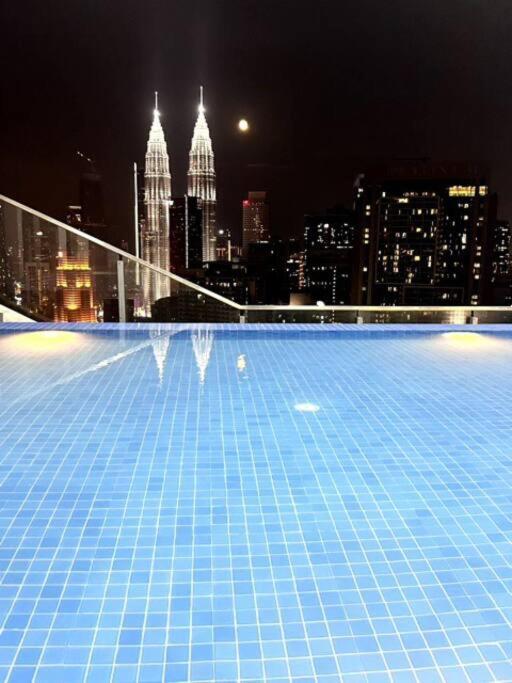 The Colony Infinitum,room With Klcc View,sky Pool Apartment *