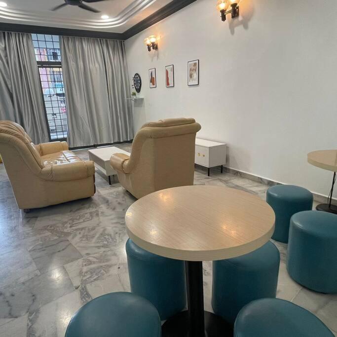 Cozythemed 11 Pax Batucaves Publika Mitec Pwtc Apartment Kuala Lumpur