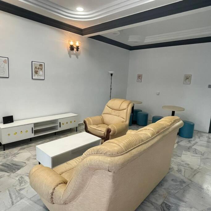 Cozythemed 11 Pax Batucaves Publika Mitec Pwtc Apartment Kuala Lumpur