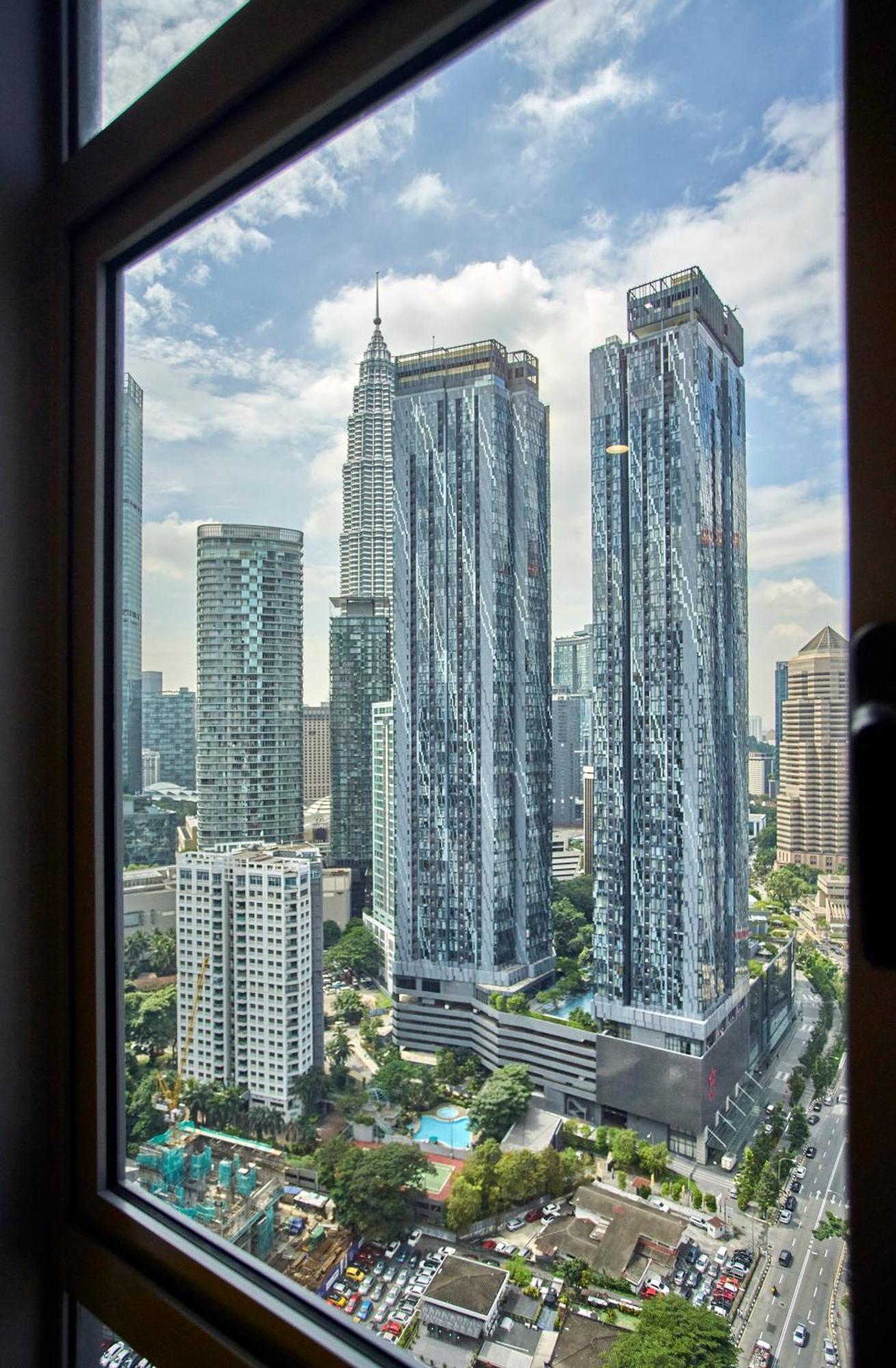 Royce Klcc, Center, Cobnb *
