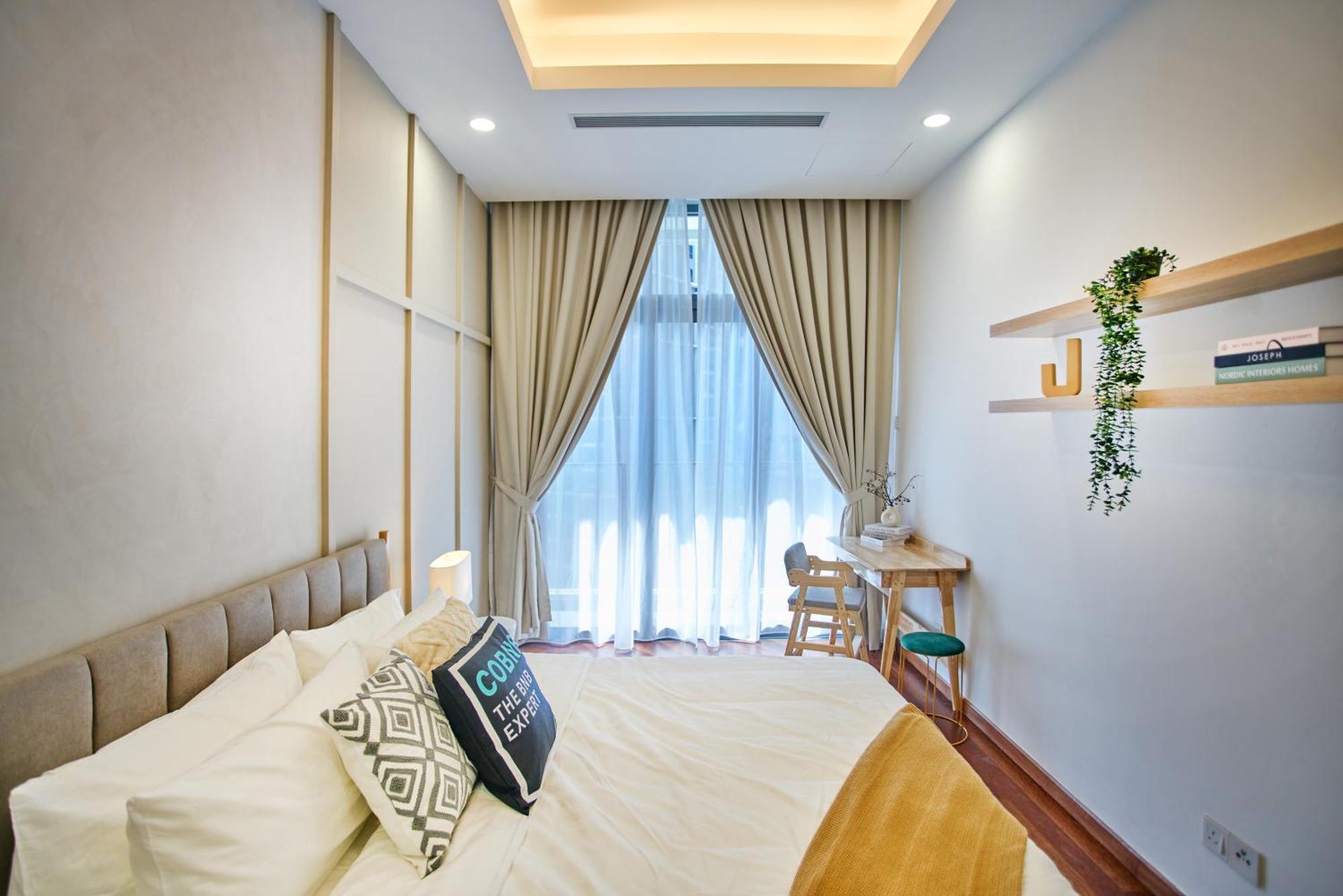 Royce Klcc, Center, Cobnb *