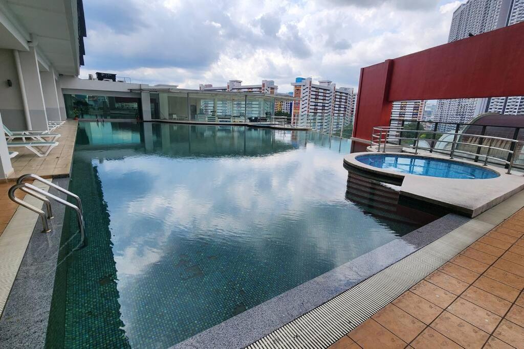 Desir Amorous Kl #jacuzzi #nflx #prjscn120