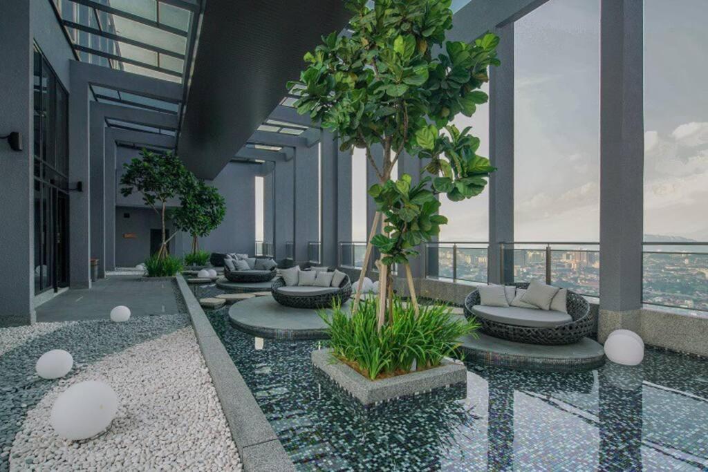 Expressionz Professional Apartment