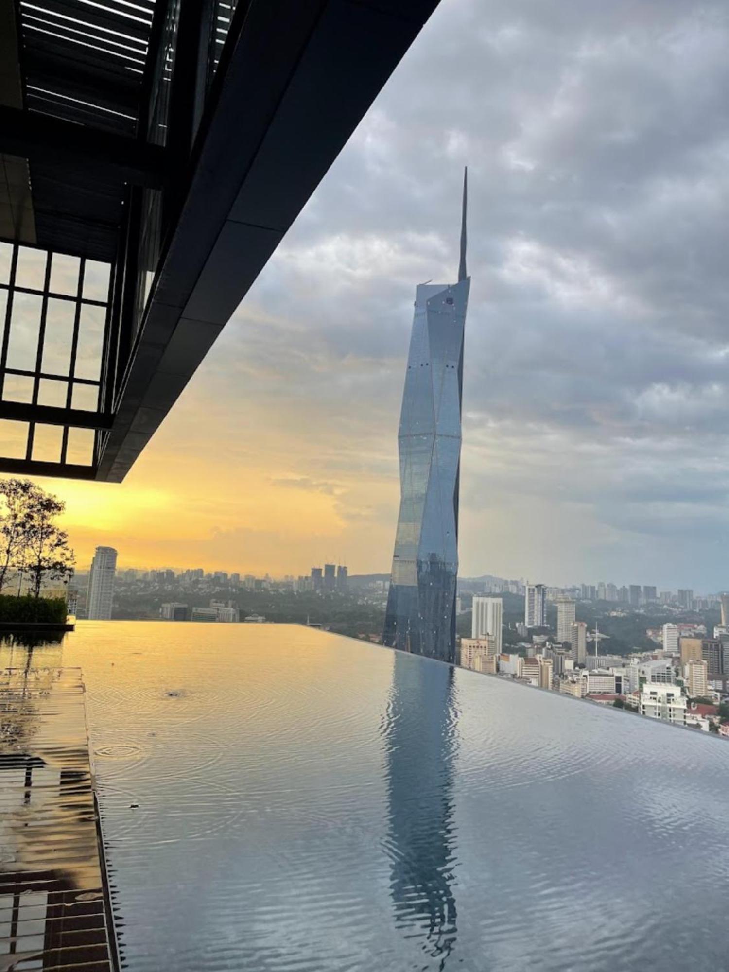 Lotus Infinity Pool At Lucentia Apartment