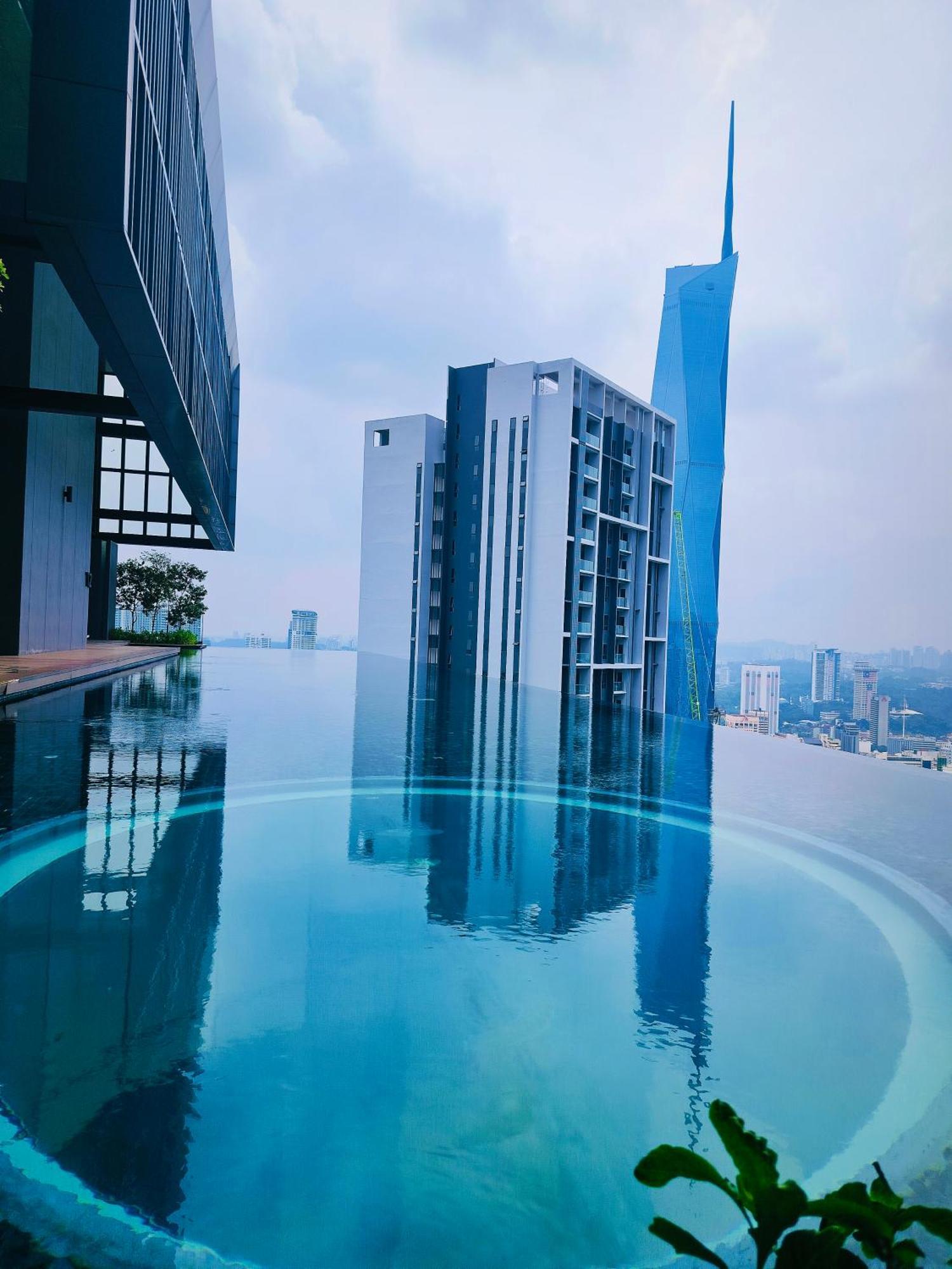 Luxury At Lucentia Apartment *