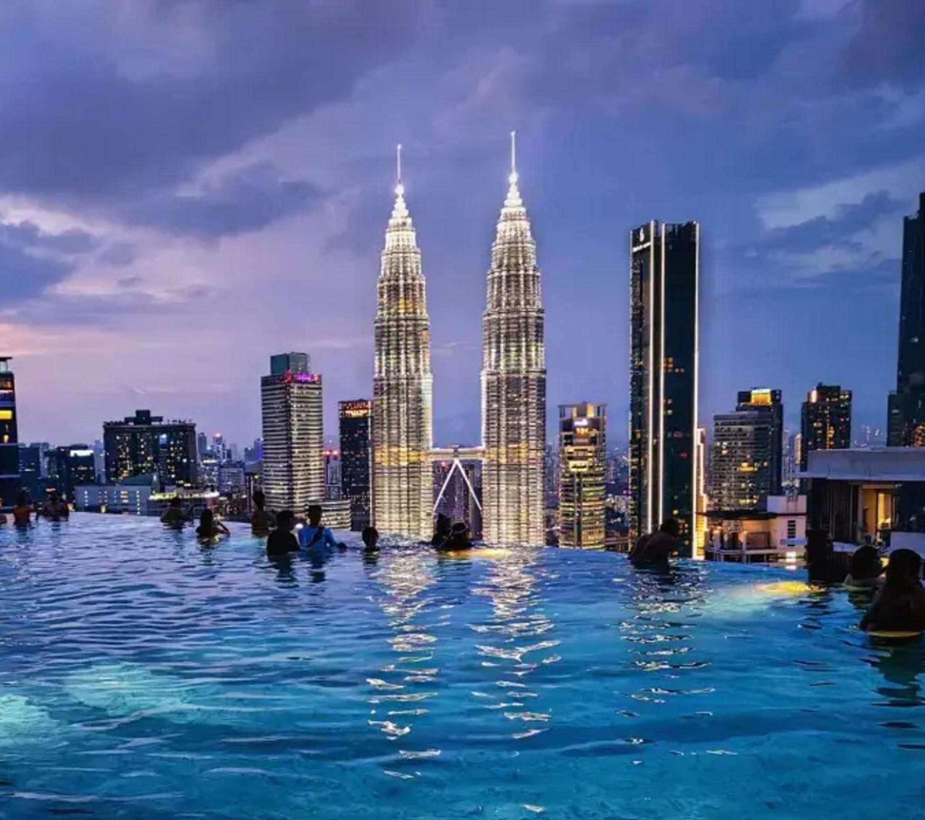 Eaton With Klcc Skyline View Pool Apartment