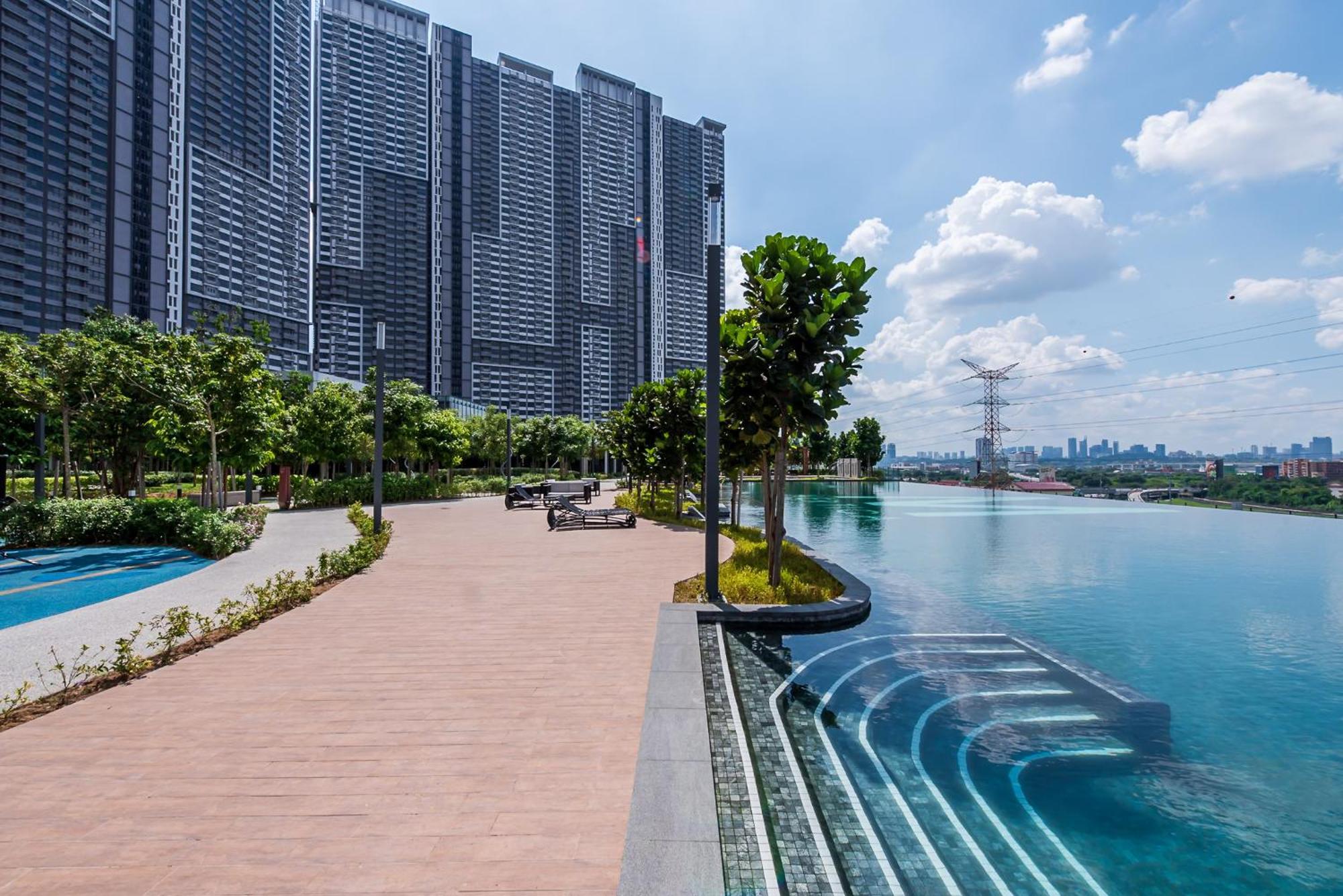 M Vertica Near Sunway Velocity By Gl Staycation *